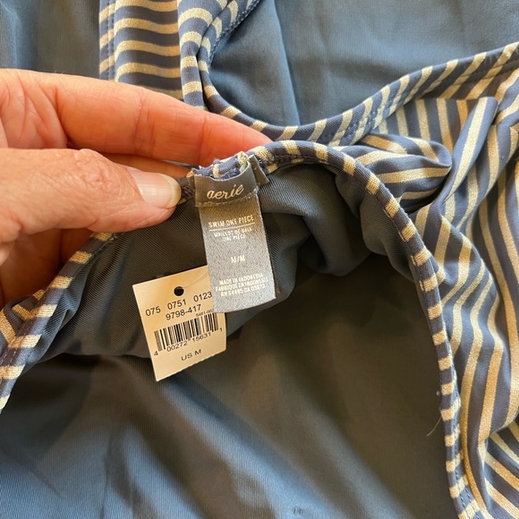 Aerie One-piece swimsuit ~ Size M. - Picture 2 of 4